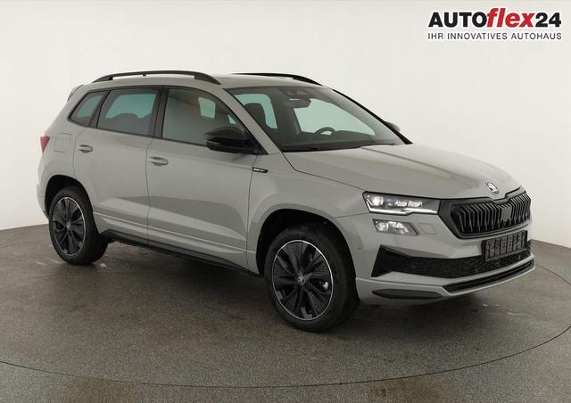Vorlauffahrzeuge Skoda Karoq - Sportline 1.5 TSI DSG Sportline, Pano, AHK, Navi, CANTON, Matrix, AreaView, Side, el. Klappe, FS-beheizbar, 5 J.-Garantie