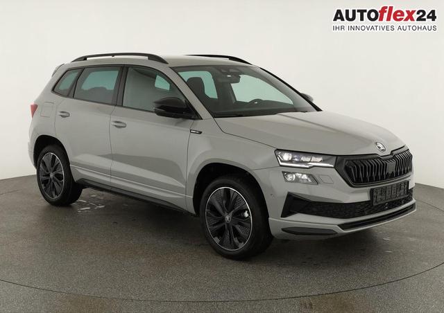 Vorlauffahrzeuge Skoda Karoq - Sportline 1.5 TSI DSG Sportline, AHK, Navi, CANTON, Matrix, AreaView, Side, Kamera, el. Klappe, FS-beheizbar, 5 J.-Garantie