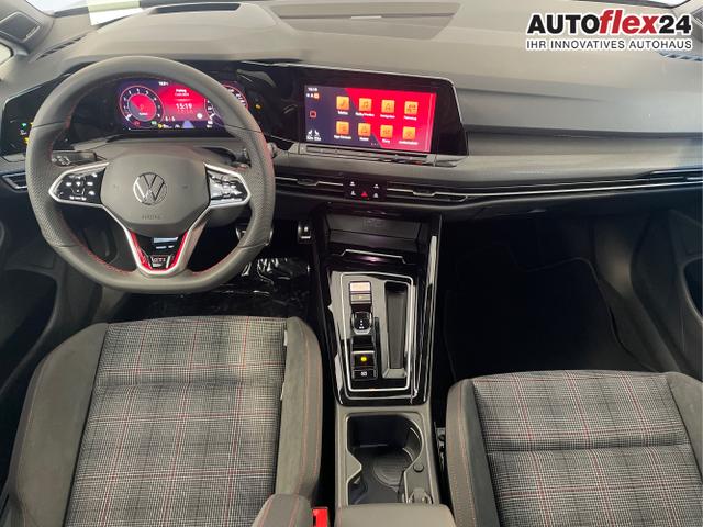 Volkswagen / Golf / Schwarz / / / DSG AHK+Pano+Sitzheizung vo+hi