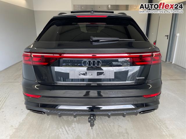 Audi / Q8 / Schwarz / / / S line STHZ+Pano+AHK+HUD