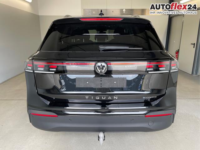 Volkswagen / Tiguan / Schwarz / / / 204PS DSG eHybrid IQ.Light+Navi
