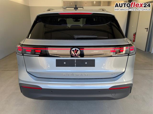 Volkswagen / Tiguan / Silber / / / 150PS DSG IQ.Light