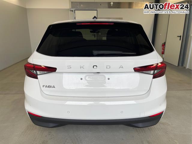 Skoda / Fabia / Weiß / / / 115PS DSG AHK+Kamera