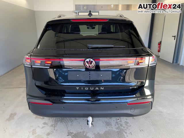 Volkswagen / Tiguan / Schwarz / / / 150PS eTSI DSG AHK+360°+IQ.Light+IQ.Drive+Navi