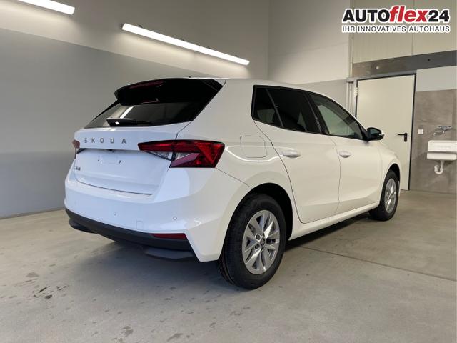 Skoda / Fabia / Weiß / / / 115PS AHK+Kessy+Kamera