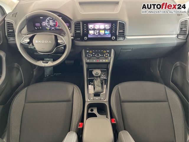 Skoda / Karoq / Blau / / / 150PS DSG AHK+Kamera+ACC+Kessy+Kamera+ParkPilot vo+hi+App