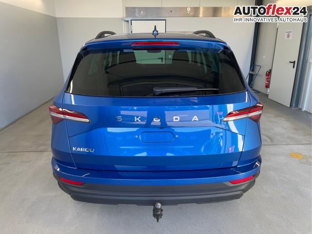 Skoda / Karoq / Blau / / / 150PS DSG AHK+Kamera+ACC+Kessy+Kamera+ParkPilot vo+hi+App