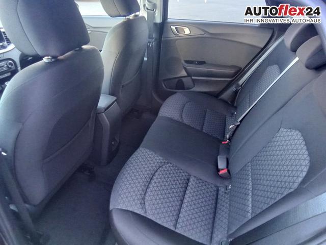 Kia II Ceed Silver 1.5 T-GDI 6-Gang 