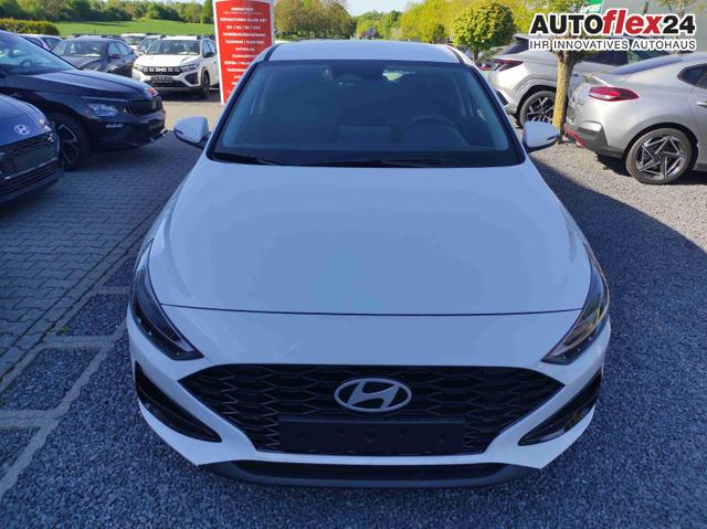 Vorlauffahrzeuge Hyundai i30 - Family HB GO Navi LED Shzg Lhzg PDC Cam 16Zoll 