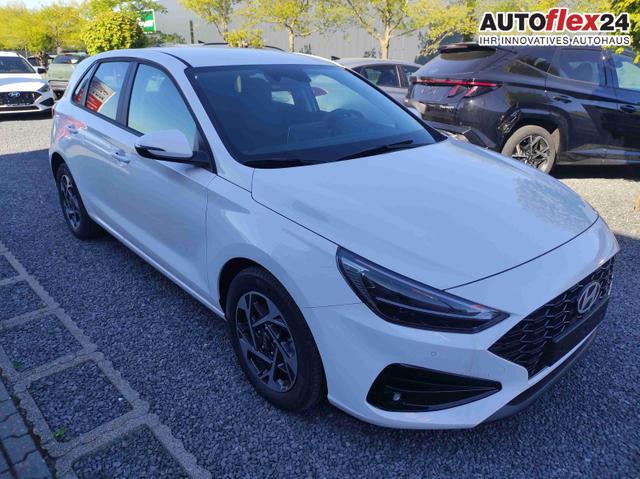 Hyundai i30 Family HB 1.6 GO*Navi*LED*Shzg*Lhzg*PDC*Cam*16Zoll* 