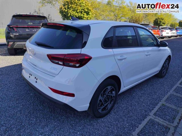 Hyundai i30 Family HB 1.6 GO*Navi*LED*Shzg*Lhzg*PDC*Cam*16Zoll* 