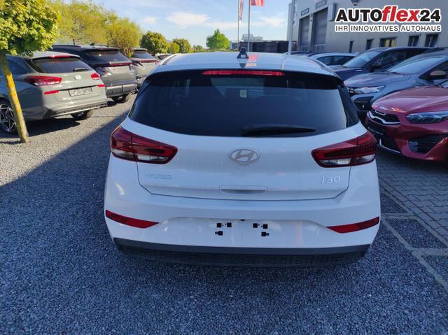 Hyundai i30 Family HB 1.6 GO*Navi*LED*Shzg*Lhzg*PDC*Cam*16Zoll* 