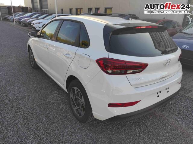 Hyundai i30 Family HB 1.6 GO*Navi*LED*Shzg*Lhzg*PDC*Cam*16Zoll* 