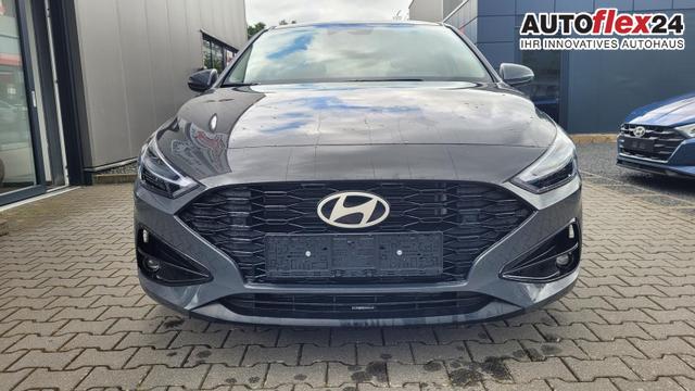 Vorlauffahrzeuge Hyundai i30 - Family HB Family Navi LED Shzg Lhzg PDC Cam Keyless