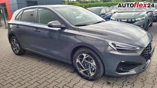 Hyundai i30 Family HB 1.6 GO*Navi*LED*Shzg*Lhzg*PDC*Cam*16Zoll* 