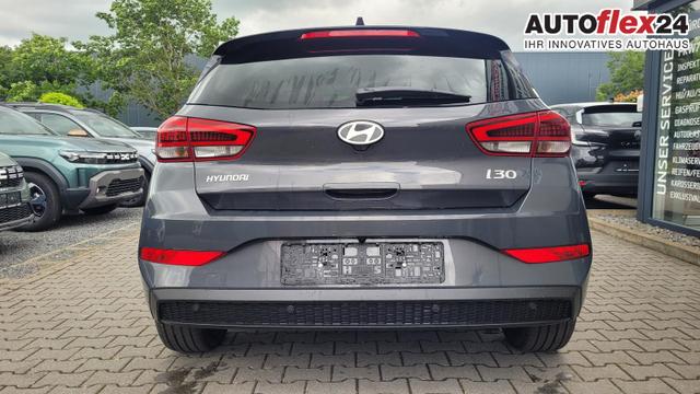 Hyundai i30 Family HB 1.6 GO*Navi*LED*Shzg*Lhzg*PDC*Cam*16Zoll* 