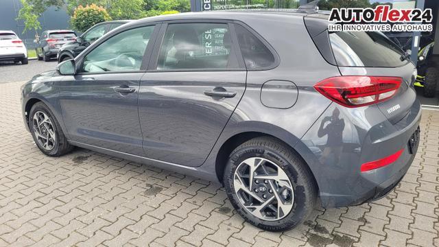 Hyundai i30 Family HB 1.6 GO*Navi*LED*Shzg*Lhzg*PDC*Cam*16Zoll* 
