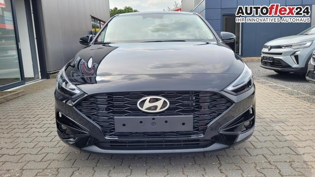 Vorlauffahrzeuge Hyundai i30 - Family HB Family Navi LED Shzg Lhzg PDC Cam Keyless