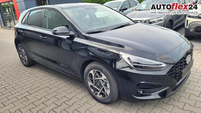 Hyundai i30 Family HB 1.6 GO*Navi*LED*Shzg*Lhzg*PDC*Cam*16Zoll* 