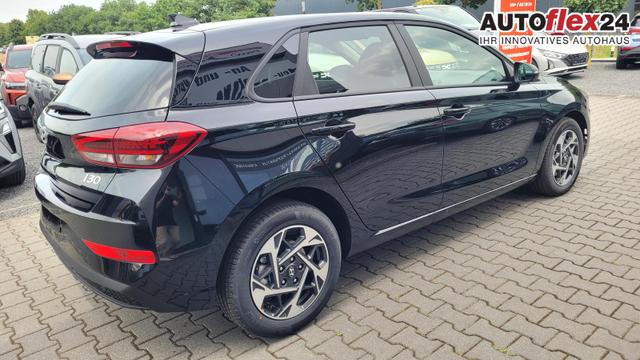Hyundai i30 Family HB 1.6 GO*Navi*LED*Shzg*Lhzg*PDC*Cam*16Zoll* 