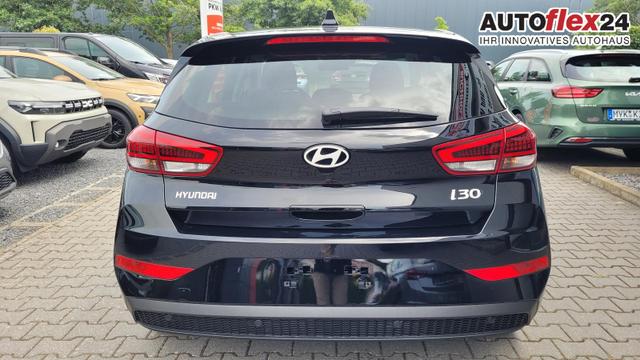 Hyundai i30 Family HB 1.6 GO*Navi*LED*Shzg*Lhzg*PDC*Cam*16Zoll* 