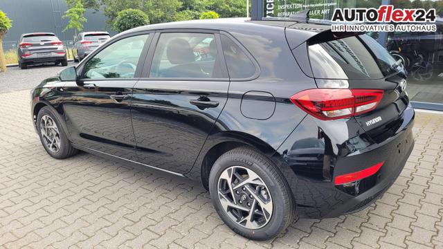 Hyundai i30 Family HB 1.6 GO*Navi*LED*Shzg*Lhzg*PDC*Cam*16Zoll* 