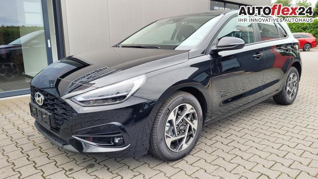 Gebrauchtfahrzeug Hyundai i30 - Familiy HB Family LED Navi Shzg Lhzg PDC Cam 16Zoll 