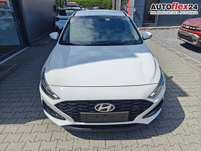 Vorlauffahrzeuge Hyundai i30 - Family HB 1.6 GO Navi LED Shzg Lhzg PDC Cam 16Zoll 