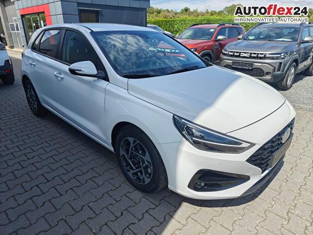 Hyundai i30 Family HB 1.6 GO*Navi*LED*Shzg*Lhzg*PDC*Cam*16Zoll* 