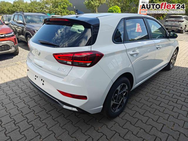 Hyundai i30 Family HB 1.6 GO*Navi*LED*Shzg*Lhzg*PDC*Cam*16Zoll* 