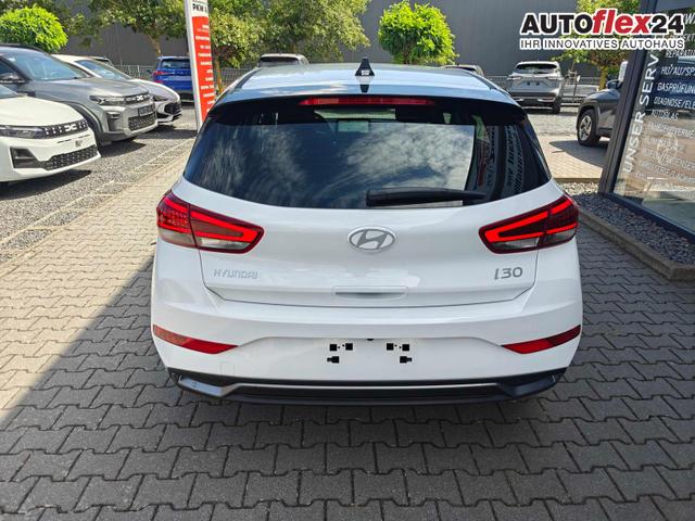 Hyundai i30 Family HB 1.6 GO*Navi*LED*Shzg*Lhzg*PDC*Cam*16Zoll* 