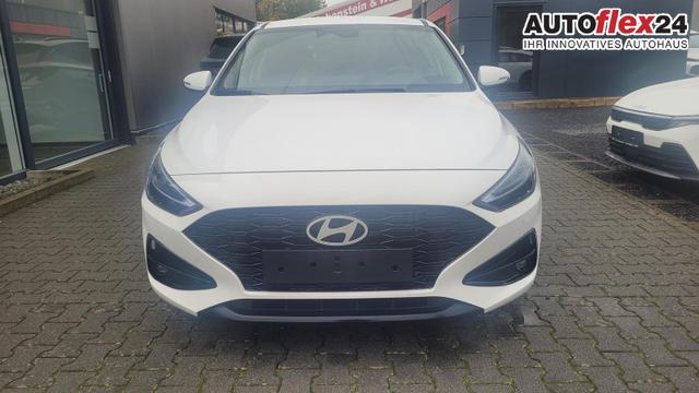 Vorlauffahrzeuge Hyundai i30 - Family HB GO Navi LED Shzg Lhzg PDC Cam 16Zoll 