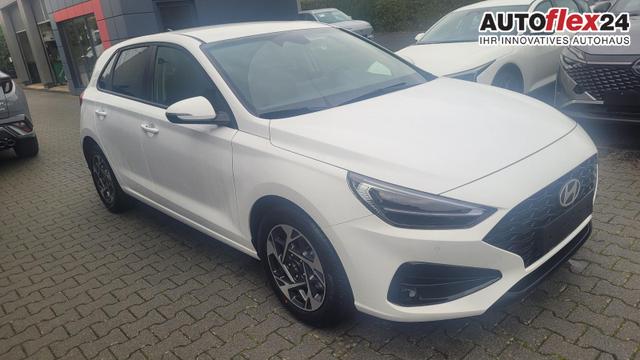 Hyundai i30 Family HB GO*Navi*LED*Shzg*Lhzg*PDC*Cam*16Zoll* 