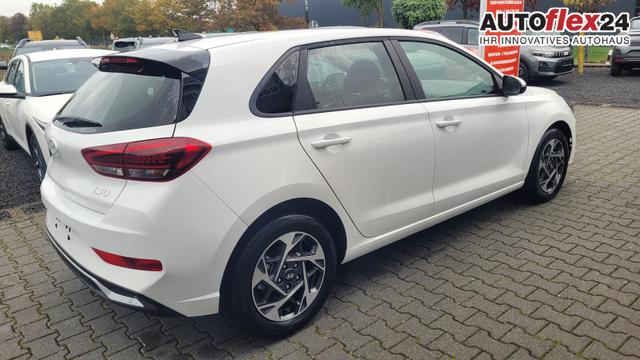 Hyundai i30 Family HB GO*Navi*LED*Shzg*Lhzg*PDC*Cam*16Zoll* 