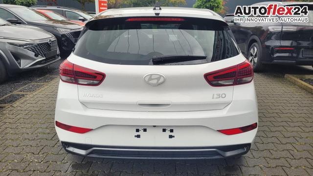 Hyundai i30 Family HB GO*Navi*LED*Shzg*Lhzg*PDC*Cam*16Zoll* 