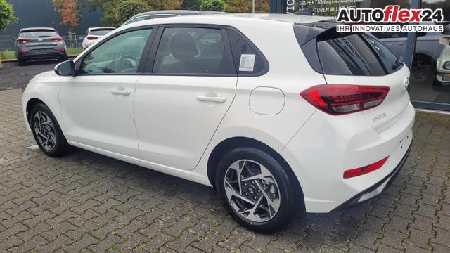 Hyundai i30 Family HB GO*Navi*LED*Shzg*Lhzg*PDC*Cam*16Zoll* 