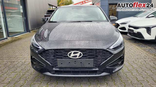 Vorlauffahrzeuge Hyundai i30 - Family HB GO Navi LED Shzg Lhzg PDC Cam 16Zoll 