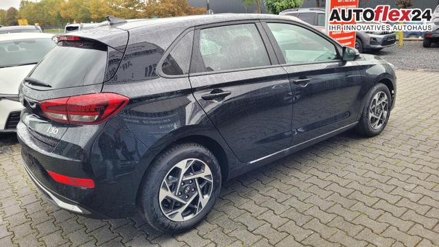 Hyundai i30 Family HB GO*Navi*LED*Shzg*Lhzg*PDC*Cam*16Zoll* 