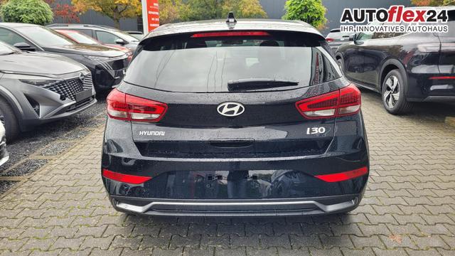 Hyundai i30 Family HB GO*Navi*LED*Shzg*Lhzg*PDC*Cam*16Zoll* 
