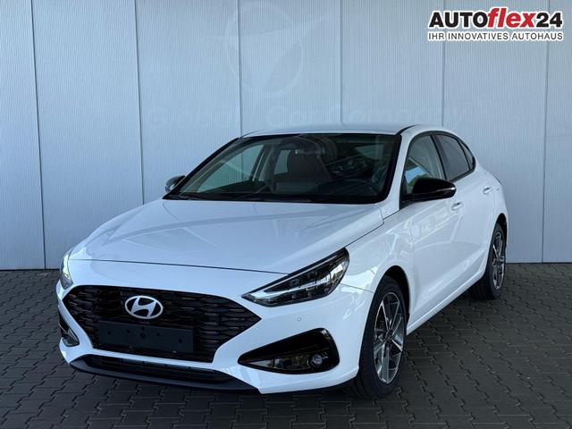 Gebrauchtfahrzeug Hyundai i30 Fastback - 1.5 T-GDi MHEV 7DCT Prime / Navi Einparkhilfe V H mit Kamera Keyless entry & go LED-Scheinw.