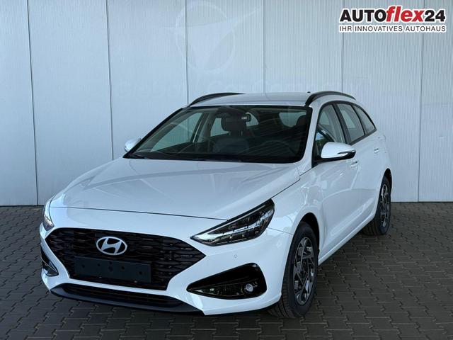 Gebrauchtfahrzeug Hyundai i30 Kombi - Smart 1.5 GDI 6MT / Navi PDC V.&H. m. Kamera LED ALU16 Dachreling Tempom.