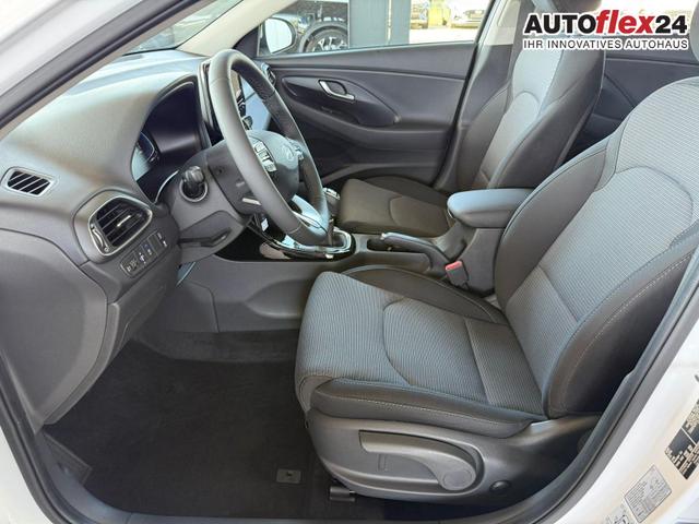 Hyundai i30 Kombi Smart 1.5 GDI / Navi PDC V.&H + Kamera LED Tempomat Alu 16" 