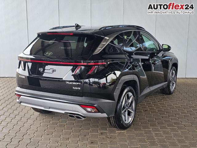 Hyundai TUCSON E-Motion 1.6 T-GDi 2WD HEV / Panoramadach ACC LED Sitz + Lenkradheizung Navi PDC V&H Kamera Alu 18" 