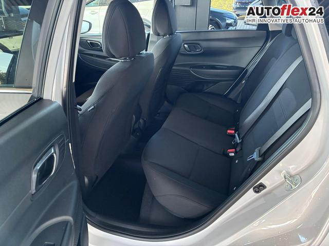 Hyundai BAYON Premium 1.2 MPI / Navi Sitz + Lenkradheizung R&uuml;ckfahrkamera Tempomat Klimaautomatik Alu 16" 