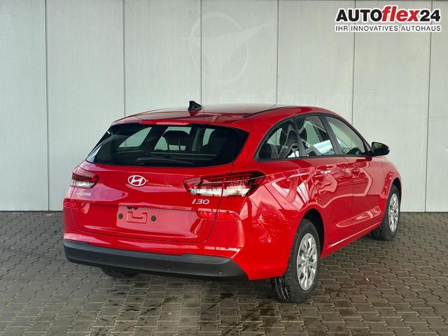 Hyundai i30 Kombi Comfort 1.5 GDI 95PS 6MT Navi / PDC V&H. m. Kamera LED Nebel 