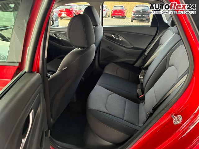 Hyundai i30 Kombi Style 1.5 T-GDI mHEV 140PS 6MT / PDC V. & H. m. Kamera LED Navi Alu 16 