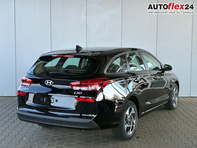 Hyundai i30 Kombi Comfort 1.5 GDI 95PS 6MT Navi / PDC V&H. m. Kamera LED Nebel 15'' LM 
