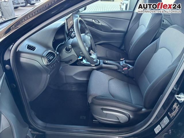 Hyundai i30 Kombi Comfort 1.5 GDI 95PS 6MT Navi / PDC V&H. m. Kamera LED Nebel 15'' LM 