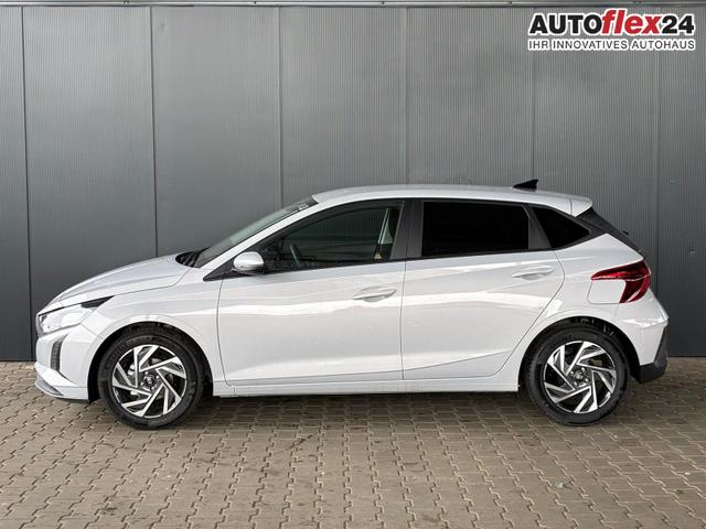 Vorlauffahrzeuge Hyundai i20 - Pure 1.2 MPI / Navi PDC Hinten   Kamera Abgedunkelte Scheiben Tempomat Alu 16"