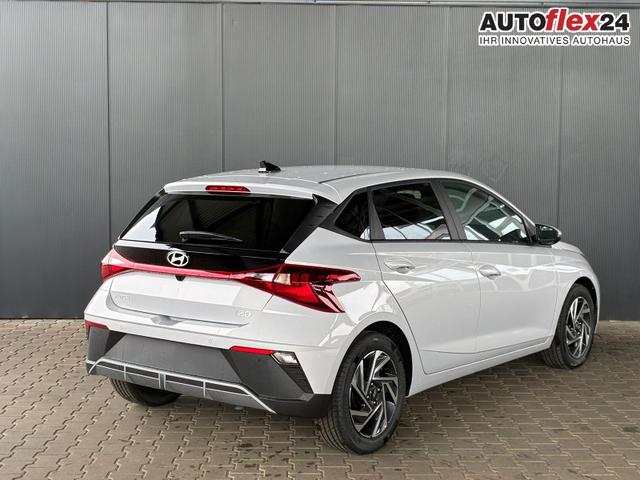 Hyundai i20 Pure 1.2 MPI / Navi PDC Hinten + Kamera Abgedunkelte Scheiben Tempomat Alu 16" 